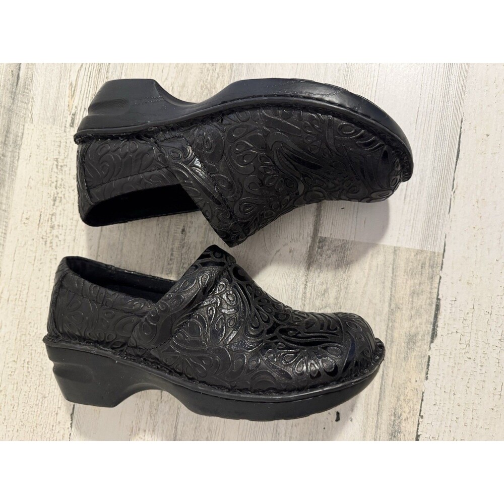 BOC Born Concepts Womens 10W Peggy Clog Embossed Paisley Black Slip On Mule - Picture 2 of 9